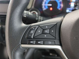 ステアリングスイッチ付き。前方から目を離すことなく操作することが可能です。