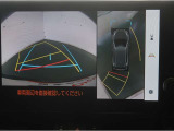 パノラミックビューモニター付きです。車両を上から見た様な映像を画面に表示。運転席からの目視だけでは見にくい、車両周辺の状況をリアルタイムでしっかり確認出来ます。