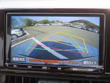 バックモニター付きでガイドラインがモニターに表示され、車庫入れや縦列駐車などの際に役立ちます!
