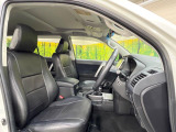 運転席シート廻りは使用感も少なく、良好な状態となっています。前オーナー様が丁寧に使っていたことがよくわかりますね。