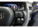 Hondaセンシングの機能のひとつ、アダプティブクルーズコントロール付!アクセルから足を離しても設定したスピードと前車との車間を保ち走行してくれます!車線維持もアシスト☆高速道路で疲労軽減ですね☆