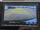 駐車時の安全確認をサポートするバックカメラも使用できます。インターナビで様々な情報を得ることもできます。