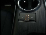 シートヒーター付:寒い日や夏の冷房中の冷えやすい肩・腰・脚部を暖めるシートヒーターが運転席・助手席に装備されています!Hi‐Loの切り替えも可能です♪