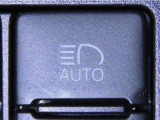オートマチックハイビームを装備しております。