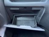 グローブボックス内にUSBソケットが装備されています