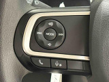 ナビゲーションやオーディオなどの操作がハンドルの手元でできるステアリングスイッチが付いてます