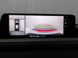 狭い場所での駐車やすれ違いなどでより的確な運転操作に役立つ360&deg;ビューモニターが装備されています。