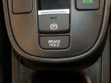 【ブレーキホールド】信号待ちなどでブレーキを踏み続けなくともブレーキがキープされます!アクセルペダルを踏むと解除され発進することが可能です!