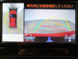 パノラミックビューモニター付きです。車両を上から見たような映像をディスプレイオーディオ画面に表示。運転席からの目視だけでは見にくい、車両周辺の状況をリアルタイムでしっかり確認できます。