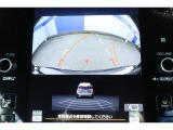 バックギアに入れるとバックカメラの映像がナビに映ります。障害物までの距離もわかりやすいです。