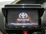 純正ナビを装備。タッチパネル式で使いやすく、お出かけもラクラクです。