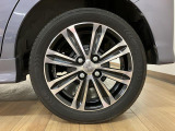 純正15インチアルミホイール装備しています★デザインも人気のアルミホイールですよ★
