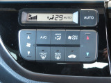 オートエアコン装備♪室内温度を設定すれば自動的に風量の調整をしてくれます♪車内をいつでも快適に保てます♪