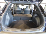 簡単に広がるラゲッジスペース♪可倒リヤシートを前に倒せばラゲッジスペースがさらに拡大!大きな荷物も収まります(^^)