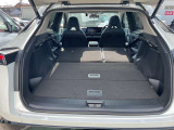 リヤーシートを倒すとさらに荷台のスペースが広くなり大きな荷物もらくらくです。