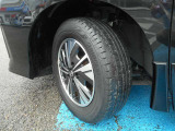 15インチ純正アルミ装着で、タイヤ溝も十分あります!