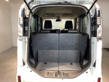 コンパクトボディーなのに、荷室はこんなに広々!たくさん荷物が積めますよ。
