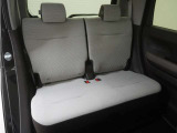 2列目シートは座面がフラットになっており、乗り降りがしやすくなっております。