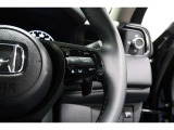 Hondaセンシングの機能のひとつ、アダプティブクルーズコントロール付!アクセルから足を離しても設定したスピードと前車との車間を保ち走行してくれます!車線維持もアシスト☆高速道路で疲労軽減ですね☆