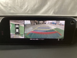 狭い場所での駐車やすれ違いなどでより的確な運転操作に役立つ360&deg;ビューモニターが装備されています。
