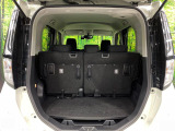 後席を格納すると、これだけの広さが!シーンに合わせたシートアレンジで、大きな荷物も積むことが出来ます♪