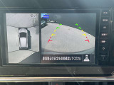 アラウンドビューモニターです。上空からお車の周りを見る感覚で表示されますので、車庫入れも簡単