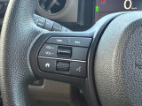 【ステアリングリモコン】ステアリングにオーディオ調節可能なスイッチが装備されていますので運転中でも視線をそらさずにオーディオの調節が可能です!