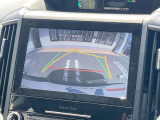 【バックカメラ】駐車時に後方がリアルタイム映像で確認できます。大型商業施設や立体駐車場での駐車時や、夜間のバック時に大活躍!運転スキルに関わらず、今や必須となった装備のひとつです!