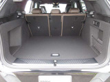 トランクルームは、スペース的にも十分な広さではないでしょうか。後部座席のシートを倒す事もできますので、大きい荷物の収納も可能です。