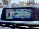 車を真上から見ているように、周囲の状況を把握しながら安心して駐車が行えるアラウンドビューモニター装備!