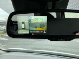アラウンドビューがミラーに表示されます。車庫入れ等に役立ちますよ