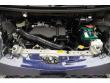 エンジンルームの樹脂部分は丁寧に磨いてツヤをだしています。当社の中古車のエンジンルームクリーニングはとても自信があります★