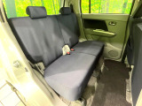 後部座席も気になるようなキズ・汚れやへたり等、大きなダメージはなく、良好な状態です。
