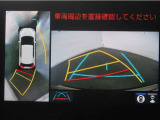 パノラミックビューモニター付きです。車両を上から見た様な映像を画面に表示。運転席からの目視だけでは見にくい、車両周辺の状況をリアルタイムでしっかり確認出来ます。