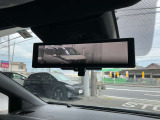 悪天候や荷物で後方の確認がしにくい時もミラーに映像で映してくれるインテリジェントルームミラーです。