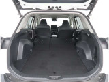 【トランクルーム】荷室の広さも十分です!シートアレンジでシートを畳めば長い荷物だって積めますね。シートアレンジの操作方法など、お気軽にご相談下さい。