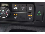 運転席と助手席に温度調整があるシートヒーターを装備しております。寒い朝はクルマに乗り込んですぐにシートヒーターを作動させれば温かさが広がり快適なドライブが始まります。