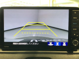【バックカメラ】運転が苦手な方も車庫入れラクラクです!ギアをリバースに入れれば自動的に切り換わりますので、面倒な操作は不要です♪狭い駐車場もお車を傷つけず安心ですね!