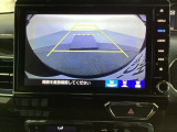 バックでの車庫入れも安心です! リアカメラが付いているバックモニター付のナビを装備しております。操作線もついており距離感も画面から確認できます。