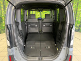後席を格納すると、これだけの広さが!シーンに合わせたシートアレンジで、大きな荷物も積むことが出来ます♪