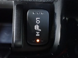 運転席と助手席には、【シートヒーター】が装備されています。温度調整も「Hi/Low」の切り替えができお好みの設定で快適なドライブを楽しめます。腰から下が暖まると、暖房よりも体があったまりますよ。