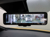スマートルームミラー付きで後部座席に乗車してても後方がしっかり見れます