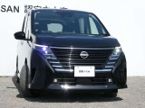 アダプティブLEDヘッドライト。フロントカメラで前方の状況を検知し対向車や先行車に眩しい思いをさせることなく必要なところだけを遠くまで照射します。