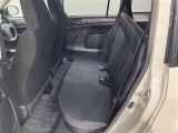 広々とした後部座席です♪気になるキズや汚れなどなく良好な状態です。