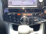 操作のし易いオートエアコンです。気温に合わせて車内を快適に保てます。