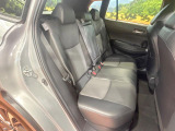 後部座席も気になるようなキズ・汚れやへたり等、大きなダメージはなく、良好な状態です。