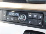 オートエアコンのお車ですので室内の温度をスムーズに調整してくれます♪