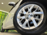 【純正15インチアルミホイール】外観にマッチした純正アルミホイールを装着しております。各種社外アルミホイールや、スタッドレスタイヤも取扱いしております。是非ご相談くださ