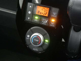 【オートエアコン】車内温度を感知して自動で温度調整をしてくれるのでいつでも快適な車内空間を創り上げます!どの席に座っても快適なドライブが楽しめます♪