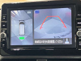 【アラウンドビューモニター】車を上から見下ろしているかのような映像で周囲の状況がひと目で確認、狭い駐車場に駐車するときも安心です♪